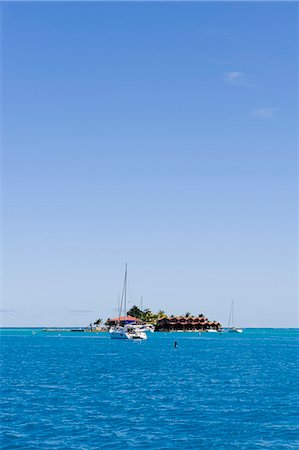 View of yacht on sea Fotografie stock - Premium Royalty-Free, Codice: 6102-06337129