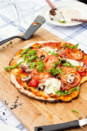 pizza - Homemade pizza Fotografie stock - Premium Royalty-Free, Codice: 6102-06470852