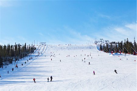People skiing on wide slope Foto de stock - Sin royalties Premium, Código: 6102-06470958