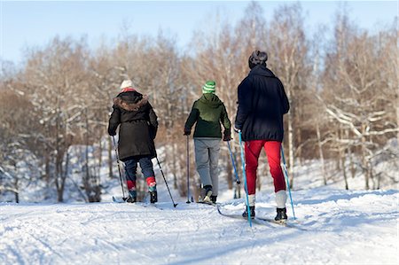 sciatori di fondo - Three people cross country skiing Fotografie stock - Premium Royalty-Free, Codice: 6102-06470966