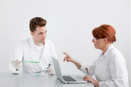 simsearch:6102-06470881,k - Two scientists working in laboratory Stock Photo - Premium Royalty-Free, Code: 6102-06470900