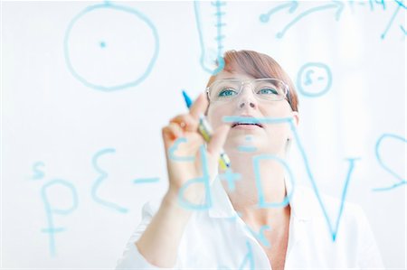 simsearch:6102-06470881,k - Female scientist working in laboratory Stock Photo - Premium Royalty-Free, Code: 6102-06470921