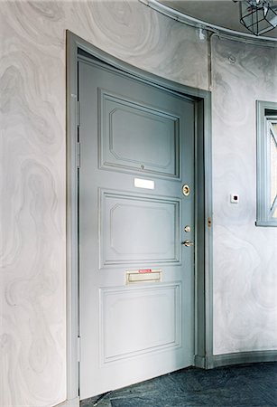 Close entrance door at home Foto de stock - Sin royalties Premium, Código: 6102-06471028