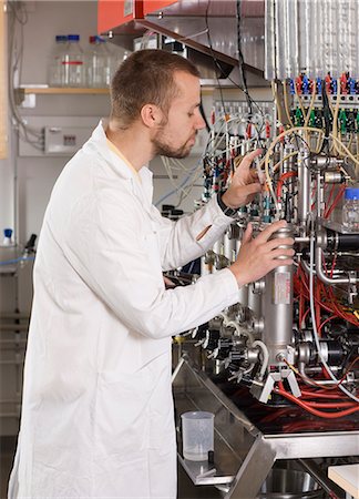 student scientist - Researcher in laboratory Stock Photo - Premium Royalty-Free, Code: 6102-06471197
