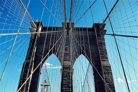 puente de brooklyn - Low angle view of Brooklyn Bridge Foto de stock - Sin royalties Premium, Código: 6102-06471240