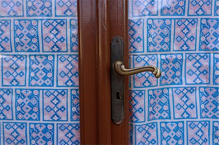 door lock nobody - Close-up of doorknob Stock Photo - Premium Royalty-Free, Code: 6102-06471286
