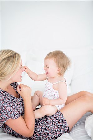 positano - Mother playing with her daughter Fotografie stock - Premium Royalty-Free, Codice: 6102-06777267