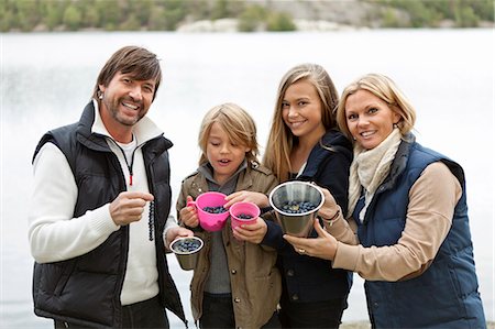 pick - Family with two kids picking blueberries Stock Photo - Premium Royalty-Free, Code: 6102-06777351