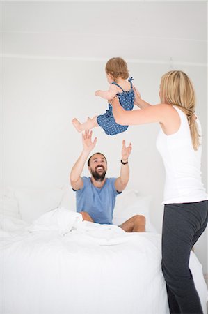 simsearch:6102-06777270,k - Parents and little daughter playing in bedroom Photographie de stock - Premium Libres de Droits, Code: 6102-06777444