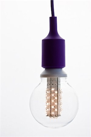 radiant - Light bulb on white background, studio shot Photographie de stock - Premium Libres de Droits, Code: 6102-06777565