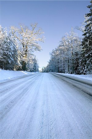 snowy road - Country road at winter Photographie de stock - Premium Libres de Droits, Code: 6102-06777607