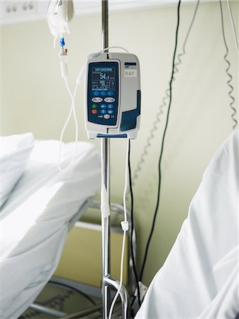 perfusion - Monitoring equipment in hospital Foto de stock - Sin royalties Premium, Código: 6102-06777747
