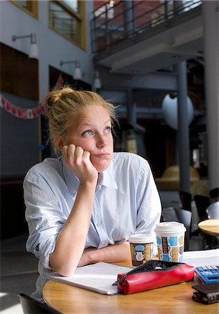 stressed student - University student studying in cafe Photographie de stock - Premium Libres de Droits, Code: 6102-06777791