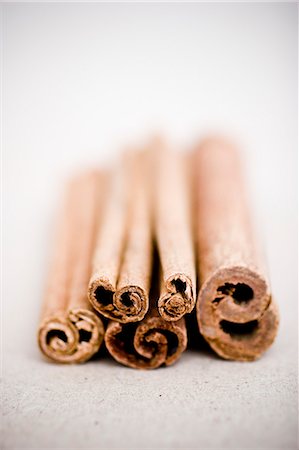 simsearch:6102-06777743,k - Close-up of cinnamon sticks Photographie de stock - Premium Libres de Droits, Code: 6102-06777718