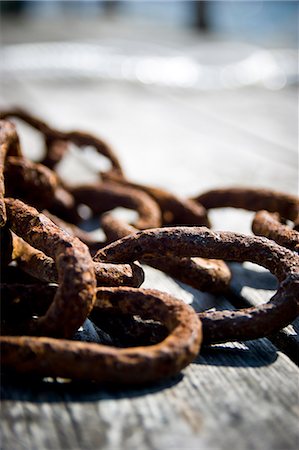 simsearch:6102-03827498,k - Close-up of rusty chain on jetty Photographie de stock - Premium Libres de Droits, Code: 6102-06965551