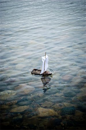 Bark boat on water Foto de stock - Sin royalties Premium, Código: 6102-06965552