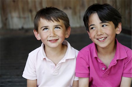 Portrait of two smiling boys Foto de stock - Sin royalties Premium, Código: 6102-06965593