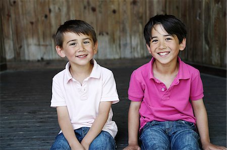Portrait of two smiling boys Foto de stock - Royalty Free Premium, Número: 6102-06965590