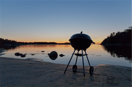 soir - View of grill at evening Photographie de stock - Premium Libres de Droits, Code: 6102-06965520