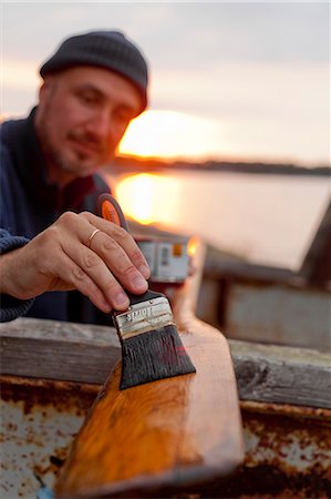 ringing - Man painting oar Photographie de stock - Premium Libres de Droits, Code: 6102-06965526