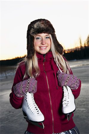 patinaje sobre hielo - Portrait of woman with ice skates Foto de stock - Sin royalties Premium, Código: 6102-06965687