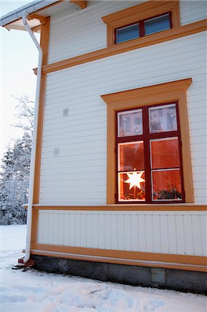 Christmas star decoration in window of house Stock Photo - Premium Royalty-Free, Code: 6102-06965638