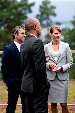 Businessmen and businesswoman standing outdoors Photographie de stock - Premium Libres de Droits, Code: 6102-06965725