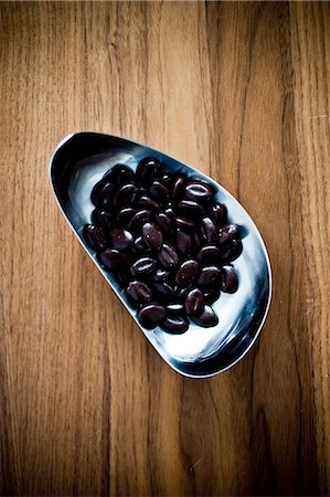 simsearch:6102-06471182,k - Studio shot of jelly beans in bowl Stockbilder - Premium RF Lizenzfrei, Bildnummer: 6102-07157946