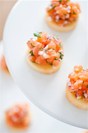 simsearch:6102-07602927,k - Studio shot of salmon dish Photographie de stock - Premium Libres de Droits, Code: 6102-07157985