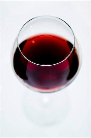 simsearch:6102-08882259,k - Studio shot of glass of red wine Photographie de stock - Premium Libres de Droits, Code: 6102-07157992