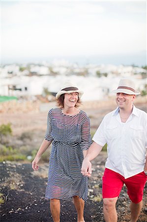 Happy mature couple on holiday Photographie de stock - Premium Libres de Droits, Code: 6102-07158074