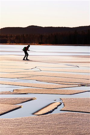 simsearch:6102-08480909,k - Woman ice-skating,  ice floe on foreground Photographie de stock - Premium Libres de Droits, Code: 6102-07158032