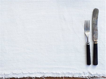 place setting on white - Empty place setting, close-up Stock Photo - Premium Royalty-Free, Code: 6102-07158301