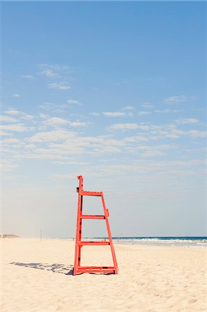 simsearch:6102-03750470,k - Lifeguard seat on beach Stockbilder - Premium RF Lizenzfrei, Bildnummer: 6102-07158338