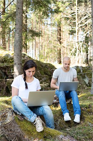 simsearch:6102-03828856,k - Couple in forest using laptops, Sweden Stockbilder - Premium RF Lizenzfrei, Bildnummer: 6102-07158404