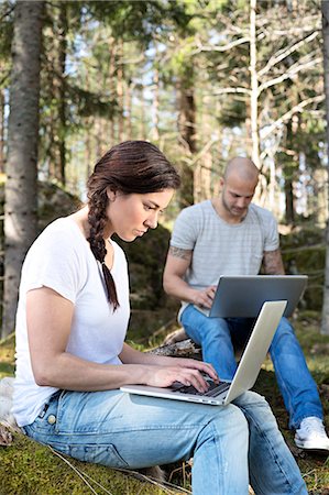 simsearch:6102-03867132,k - Couple in forest using laptops, Sweden Stockbilder - Premium RF Lizenzfrei, Bildnummer: 6102-07158405