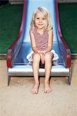 Girl on playground slide, Sweden Photographie de stock - Premium Libres de Droits, Code: 6102-07282594