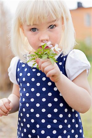 Girl smelling flowers Fotografie stock - Premium Royalty-Free, Codice: 6102-07282610