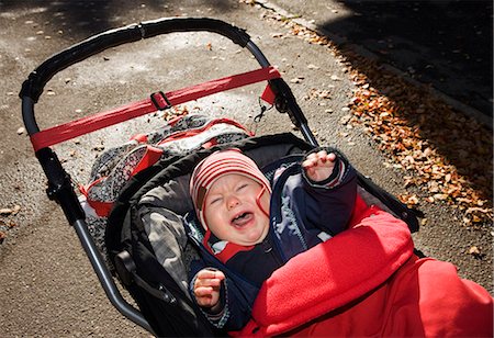 Crying baby in pram Stock Photo - Premium Royalty-Free, Code: 6102-07521504