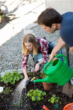 simsearch:6102-08760203,k - Happy young couple working in garden, Stockholm, Sweden Photographie de stock - Premium Libres de Droits, Code: 6102-07521527