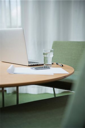 salle de conférence - Table in conference room, Stockholm, Sweden Photographie de stock - Premium Libres de Droits, Code: 6102-07602613