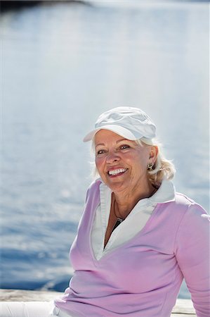 simsearch:6102-07602692,k - Smiling senior woman sitting on jetty, Bohuslan, Sweden Foto de stock - Sin royalties Premium, Código: 6102-07602712