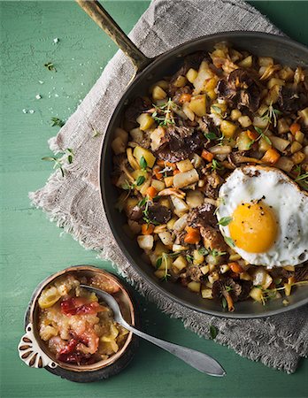 fry pan - Fried chanterelles with egg Stock Photo - Premium Royalty-Free, Code: 6102-07602905