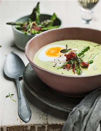 easter dish - Soup in bowl, Sweden Photographie de stock - Premium Libres de Droits, Code: 6102-07602929