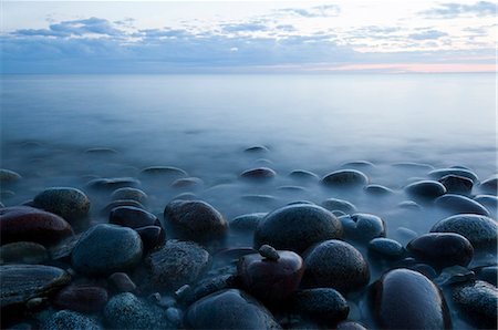 Rocky beach at dusk, Hall Hangvar, Gotland, Sweden Foto de stock - Sin royalties Premium, Código: 6102-07768328