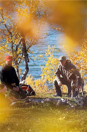 scandinavia lake friends - Hunters resting, Nikkaluokta, Norrbotten, Lapland, Sweden Photographie de stock - Premium Libres de Droits, Code: 6102-07768682