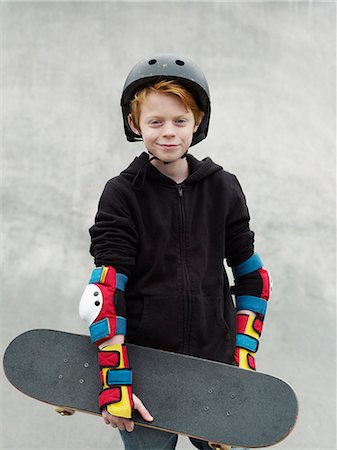 simsearch:6102-06471171,k - Boy with skateboard, Stockholm, Sweden Photographie de stock - Premium Libres de Droits, Code: 6102-07768870