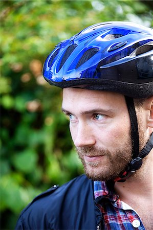 simsearch:6102-08388011,k - Mid adult man wearing cycling helmet, Sweden Photographie de stock - Premium Libres de Droits, Code: 6102-07768800