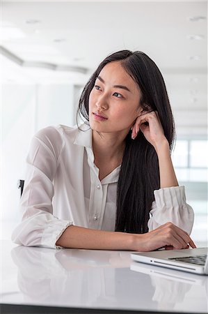 Portrait of young businesswoman Photographie de stock - Premium Libres de Droits, Code: 6102-07768918