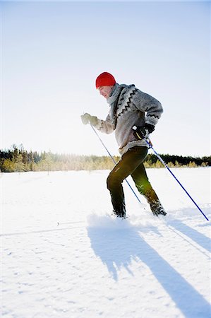 simsearch:6102-08520501,k - Man cross-country skiing Stock Photo - Premium Royalty-Free, Code: 6102-07769184
